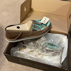 Women’s Ariat Cruisers Size 10